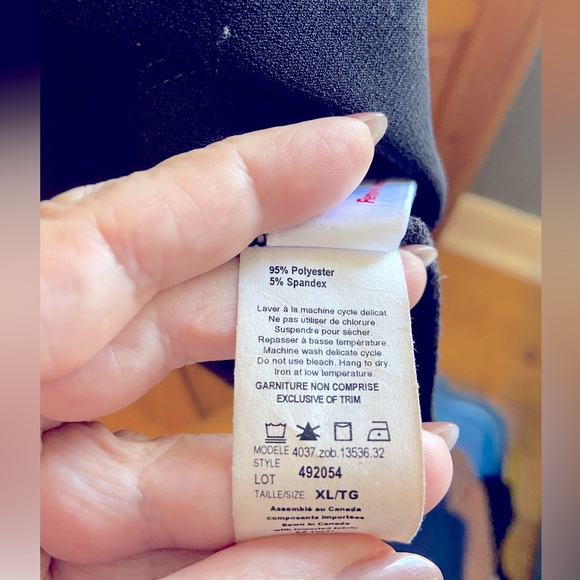 Black with tan detailed sleeve, mesh chain print with cuff. - Picture 3 of 3